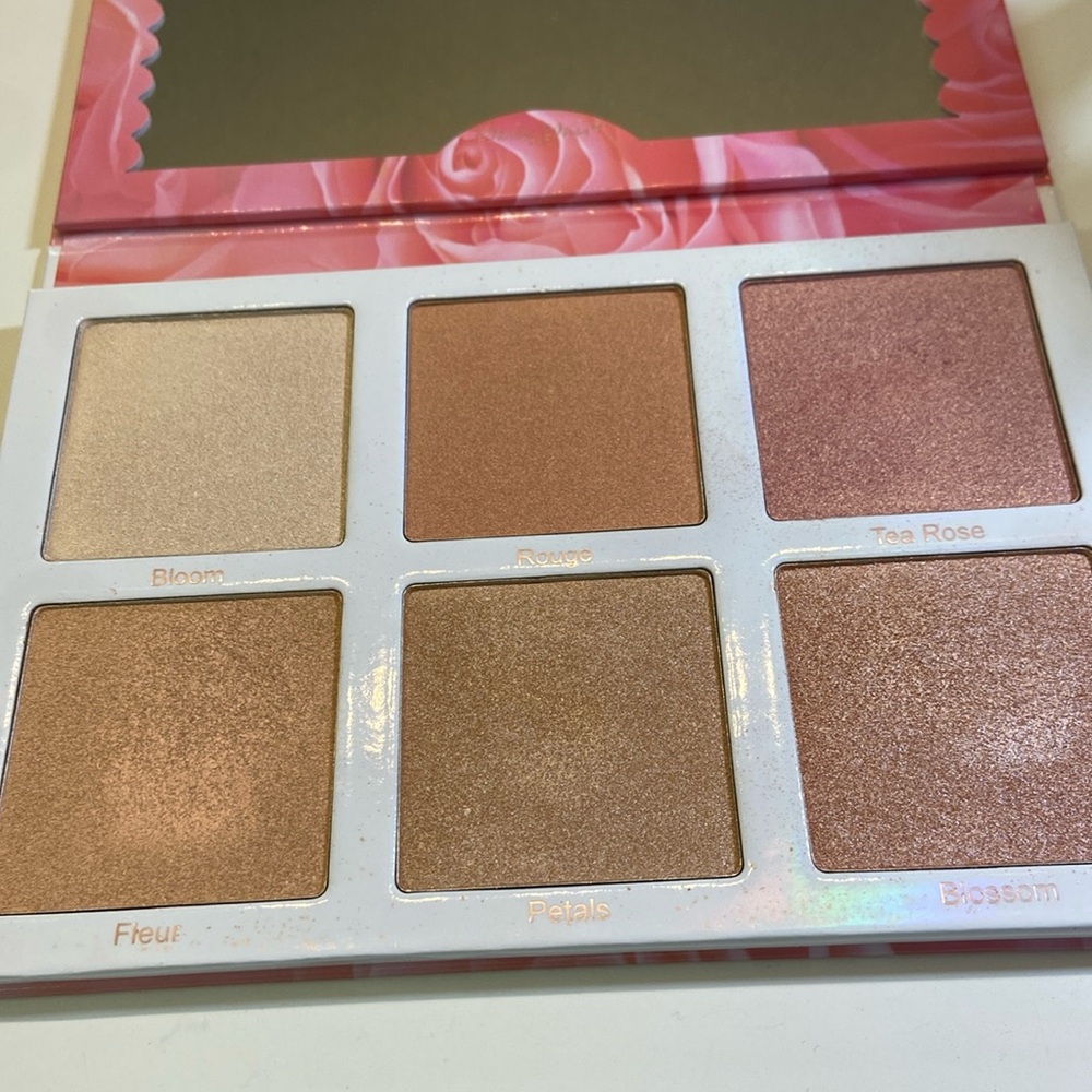 Violet Voss Rose Gold Highlighter Palette